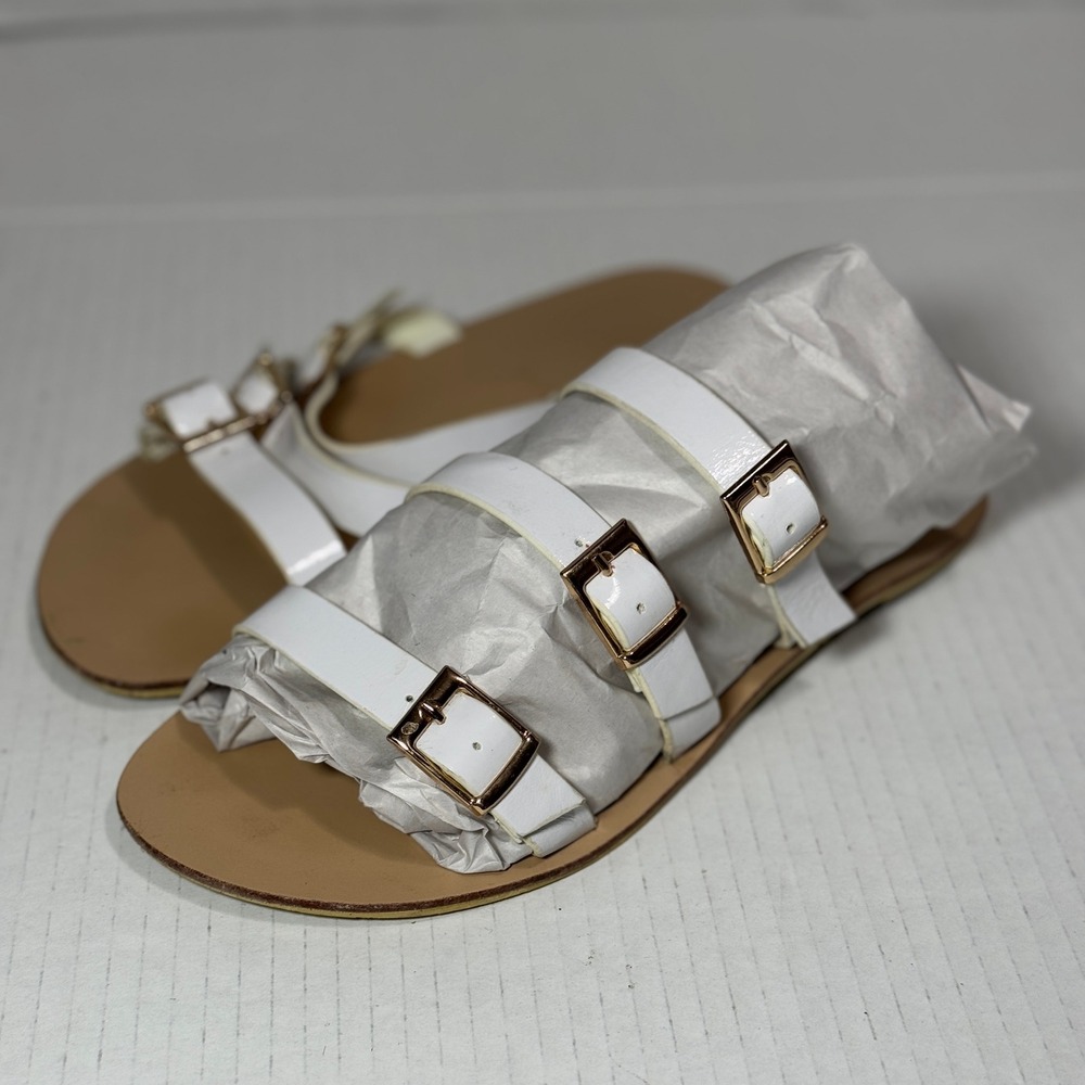 Gallery Seven White Strappy Sandals Size 7-8‎ Flat Buckle Summer Casual Shoes